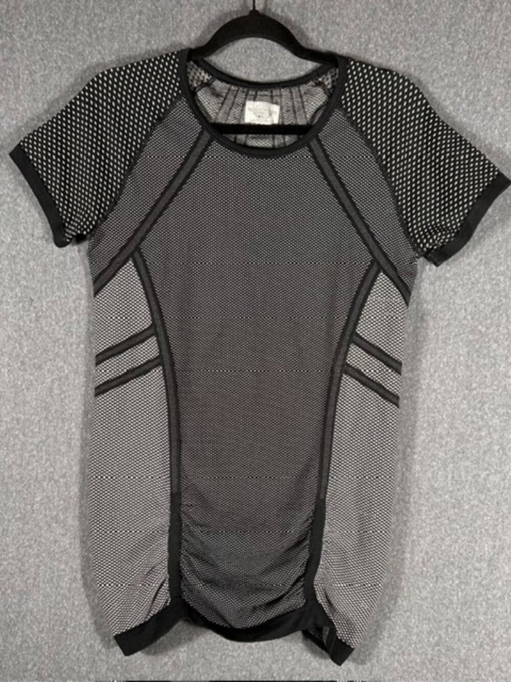 Athleta Diamond Fastest Track Shirt Size Large Black Short Sleeve Ruched Stretch